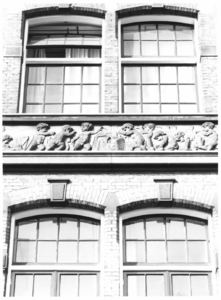 55500 Afbeelding van een detail van de voorgevel van de Hojelkazerne (Croeselaan 39) te Utrecht; de ramen van de eerste ...