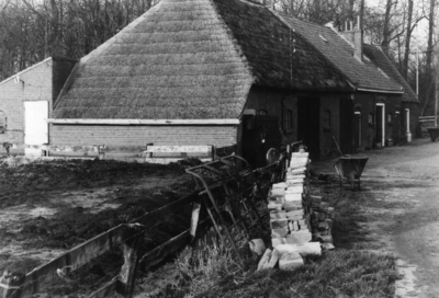 89308 Gezicht op het zomerhuis en de stal van de boerderij Rijksstraatweg 12 te De Meern (gemeente Vleuten-De ...