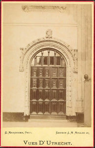 122319 Interieur van de Domkerk te Utrecht: de deur van de sacristie