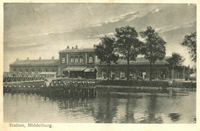 162980 Gezicht op het S.S.-station Middelburg te Middelburg.
