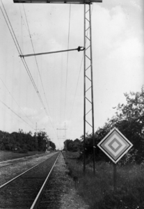 153926 Afbeelding van het waarschuwingsbord einde bovenleiding van de N.S.