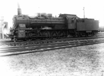 160548 Afbeelding van de stoomlocomotief nr. 4819 (serie 4800, nrs. 4801-4824, ex Deutsche Reichsbahn 57 3427) op het ...