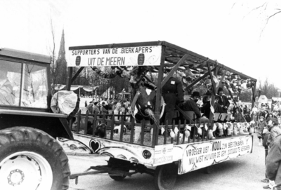90896 Afbeelding van de supporterswagen van carnavalsvereniging De Bierkapers te Vleuten (gemeente Vleuten-De Meern) ...