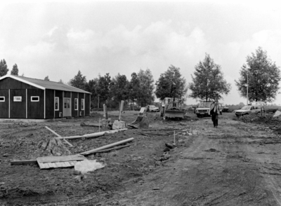 91122 Afbeelding van het herplaatsen van de gebouwen van de scoutinggroepen van Vleuten en De Meern aan de Europaweg te ...