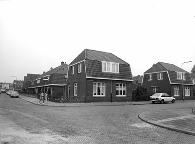 57599 Gezicht in de Groen van Prinstererstraat te Utrecht; uit het zuiden, rechts de Keucheniusstraat.