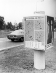 88934 Afbeelding van een reclamezuil met de plattegrond van Vleuten-De Meern op de Meerndijk te De Meern (gemeente ...
