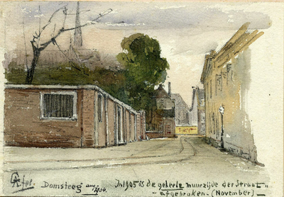 39363 Gezicht in de Domsteeg te Utrecht uit het zuiden, vóór de verbreding in 1906.N.B. De benaming Domsteeg is in 1916 ...