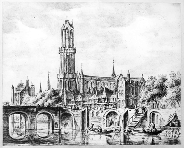35857 Gezicht op de Oudegracht te Utrecht uit het zuidwesten met links de Gaardbrug en daarachter het Bisschopshof en ...