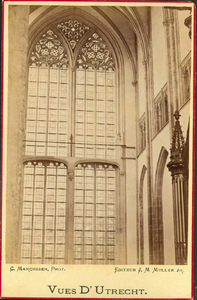 122317 Interieur van de Domkerk te Utrecht: het raam van het zuidertransept.