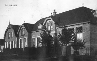 88953 Gezicht op de Openbare Lagere School (Meerndijk 9-11) te De Meern (gemeente Veldhuizen). N.B. De gemeente ...