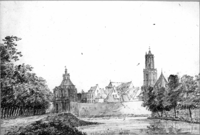 36635 Gezicht vanaf de singel over de stadsbuitengracht te Utrecht op de stadswal met de Wittevrouwenpoort, uit het ...