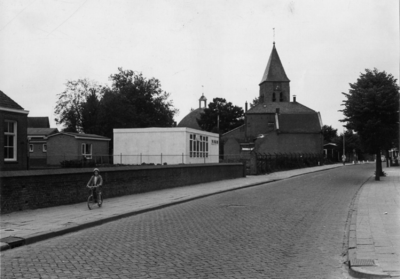 89425 Gezicht op het noodgebouw van de protestant-christelijke kleuterschool 't Vleutertje (Schoolstraat 9-11) te ...
