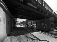 51677 Gezicht op het spoorviaduct in de spoorlijn Utrecht-Amersfoort over de Amsterdamsestraatweg te Utrecht, tijdens ...