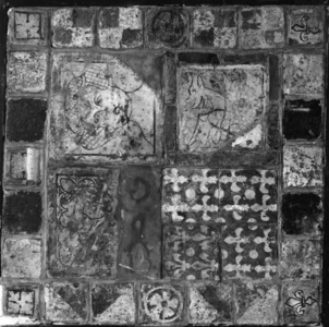 80730 Afbeelding van een fragment van een mozaiekvloer uit het refectorium der voormalige St. Paulusabdij in het ...