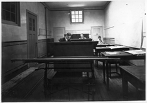 19897 Interieur van het kantoor van de N.V. Electro-apparatenfabrieken systeem Coq (Kanaalweg) te Jutphaas: tekenkamer ...