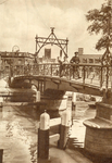 83694 Gezicht op de Molenbrug over de Stadsbuitengracht te Utrecht, uit het westen.