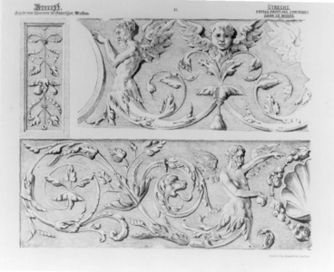 31429 Afbeelding van onderdelen van een renaissance schoorsteenfries, geëxposeerd in het Stedelijk Museum van Oudheden ...