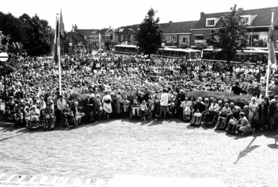 90981 Afbeelding van het publiek voor het bezoek van Koningin Beatrix aan de gemeente Vleuten-De Meern op het ...