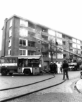58747 Gezicht in de Huis te Vlietlaan te Utrecht, vanaf de kruising met de Montfoortlaan tijdens een brand; de ...