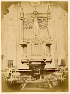 122316 Interieur van de Domkerk te Utrecht: het orgel en de preekstoel vanuit het koor.