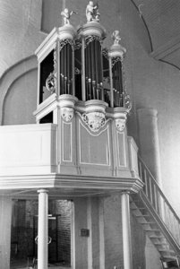 89458 Interieur van de N.H. kerk (Schoolstraat 5) te Vleuten (gemeente Vleuten-De Meern): Batz orgel tegen de oostgevel ...