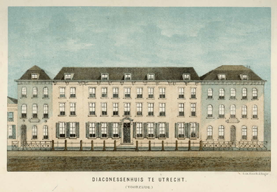 35917 Gezicht op de voorgevel van het Diakonessenhuis aan de Oudegracht (Achter Twijnstraat B 124-128) te Utrecht. In ...