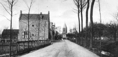89140 Gezicht vanuit het zuiden in de Dorpsstraat te Vleuten. N.B. De gemeente Vleuten is per 1 jan. 1954 opgenomen in ...