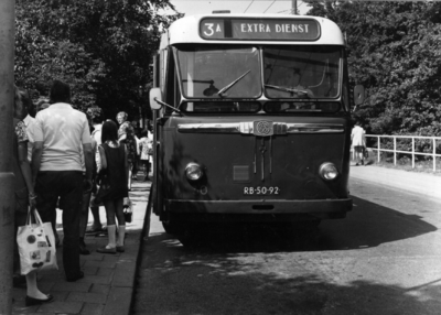 154194 Afbeelding van een B.U.T.-Verheul trolleybus van het G.V.A. bij de halte Alteveer te Arnhem.