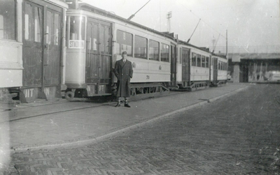 86136 Afbeelding van enkele electrische trams van het G.E.T.U. (wagennummers 74, 70, 72 en 68) als voetbaltrams bij het ...