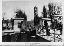 83743 Gezicht op de Willemsbrug over de Stadsbuitengracht te Utrecht, uit het westen.