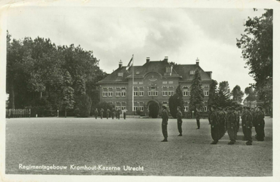 122622 Gezicht op het Regimentsgebouw aan het exercitieterrein van de Kromhoutkazerne (Prins Hendriklaan 89) te ...