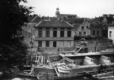 83446 Afbeelding van de werkzaamheden aan de onderbouw van de Van Asch van Wijckbrug over de Stadsbuitengracht te ...
