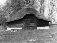 92725 Gezicht op een kopgevel van een schaapskooi (Roekenes) te Leersum.N.B. De gemeente Leersum is per 1 januari 2006 ...