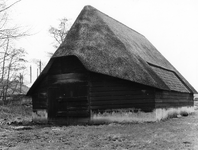 92728 Gezicht op een kop- en zijgevel van de schaapskooi Darthuizerweg 12 te Leersum.N.B. De gemeente Leersum is per 1 ...