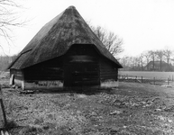 92729 Gezicht op een zij- en kopgevel van de schaapskooi Darthuizerweg 12 te Leersum.N.B. De gemeente Leersum is per 1 ...