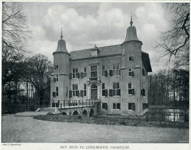 92748 Gezicht op de voorgevel van het Huis te Linschoten (Noordlinschoterdijk 15) te Linschoten. N.B. De gemeente ...