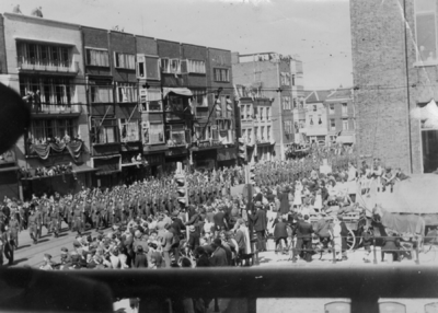 127830 Afbeelding van de Memorial D-Day Parade.Infanteristen van de 3rd Canadian Infantry Division in de Potterstraat ...