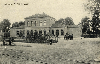 164991 Gezicht op het S.S.-station Steenwijk te Steenwijk.
