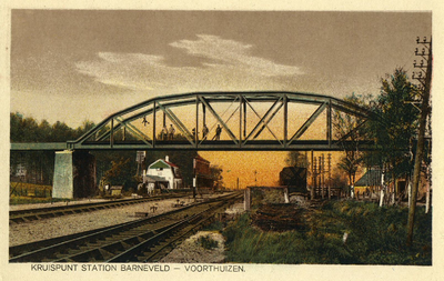 165079 Gezicht op het spoorviaduct van de spoorlijn Nijkerk - Ede over de spoorlijn Amersfoort - Apeldoorn te Barneveld ...
