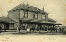 165085 Gezicht op het N.C.S.-station Ede Dorp te Ede.N.B. De stationsnaam Ede Dorp is op 20 mei 1951 gewijzigd in Ede ...