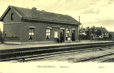 165160 Gezicht op het H.S.M.-station Beekbergen te Beekbergen.