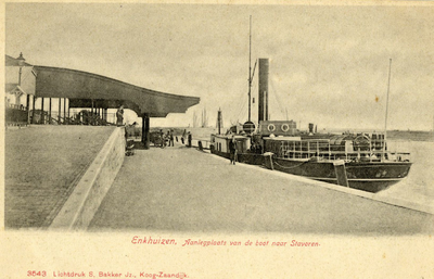 165180 Gezicht op de aanlegplaats van de veerboot naar Stavoren bij het H.S.M.-station Enkhuizen te Enkhuizen.