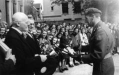 100040 Afbeelding van de viering van het 75-jarig jubileum van de legering van de genietroepen in Utrecht op het ...