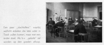 118714 Interieur van het Gebouw Tivoli (Kruisstraat 1) te Utrecht: examinandi in een zaal.