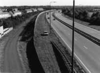 94088 Overzicht van de provinciale autoweg N230 met verkeer te Maarssen-Dorp (gemeente Maarssen) uit het zuidwesten; ...