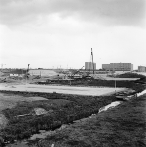 166781 Gezicht op de werkzaamheden ten behoeve van de bouw van het N.S.-station Rotterdam Alexander te Rotterdam.