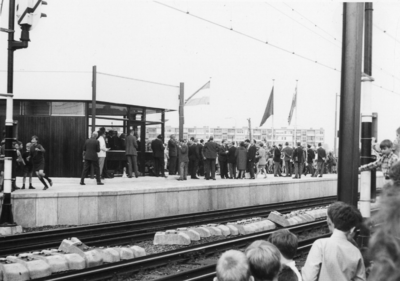101522 Afbeelding van de opening van het N.S.-station Utrecht Overvecht te Utrecht.