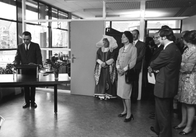 102240 Afbeelding van de opening van de tentoonstelling Burger in Utrecht in het gebouw van het Gemeentearchief Utrecht ...