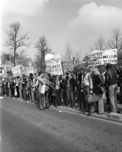 102554 Afbeelding van een protestactie van de leerlingen van de Gemeentelijke Scholengemeenschap voor LEAO en LM ...