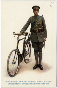 129370 Afbeelding van een wielrijder van de Landstormafdeling van het Utrechts Studenten Corps.